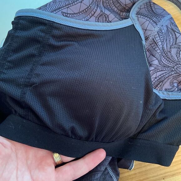 Athleta Gray & Black Medallion Print Harmonious Tank Top with Shelf Bra Sz S - Picture 6 of 9